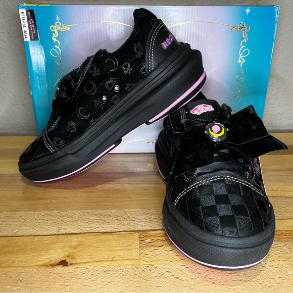 Size US 7.5 SailerMoon pretty guardians ‘old skool overt’ Vans - Picture 5 of 10